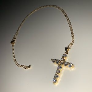 A GOLD PLATED Necklace with a cross!